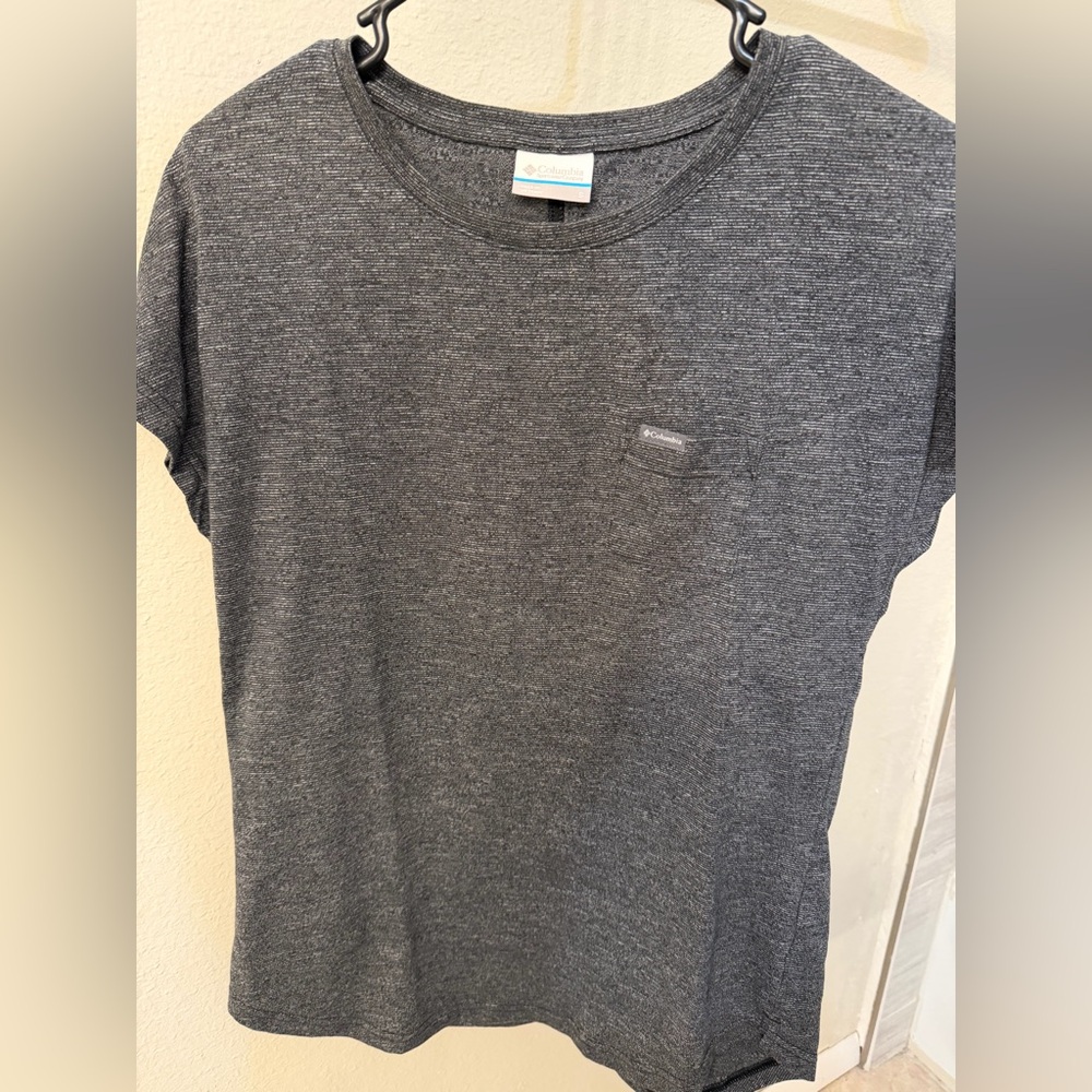 Columbia Women’s Pocket Charcoal Short Sleeve Tee